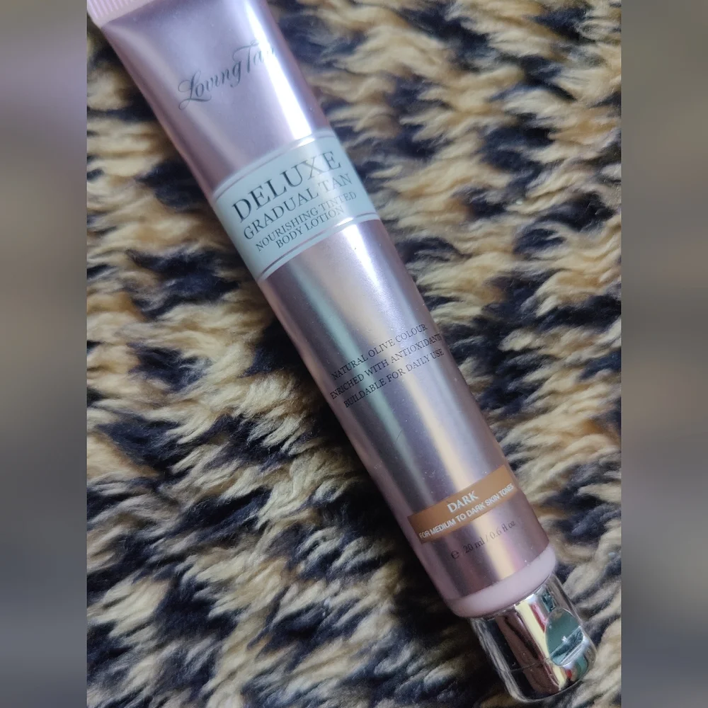 Loving Tan Deluxe Gradual Tan Dark Shade Nourishing Tinted Body Lotion